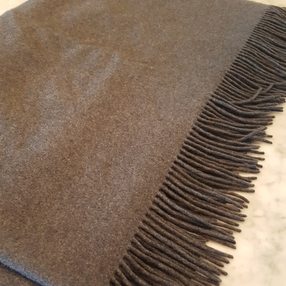 Banana Republic cashmere blanket like new